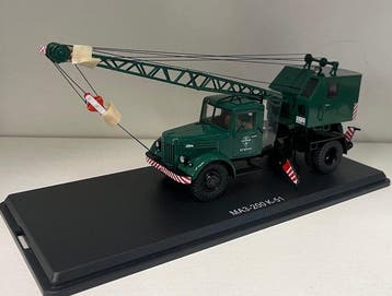 Start Scale models 1:43 - Model vrachtwagen - Maz-200 crane
