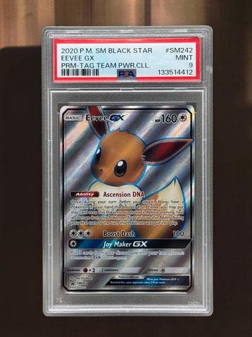 Pokémon - 1 Graded card - Eevee SM242 Black Star Promo!