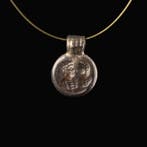 Oud-Romeins Zilver Hangertje met twee naar elkaar gerichte, Antiek en Kunst