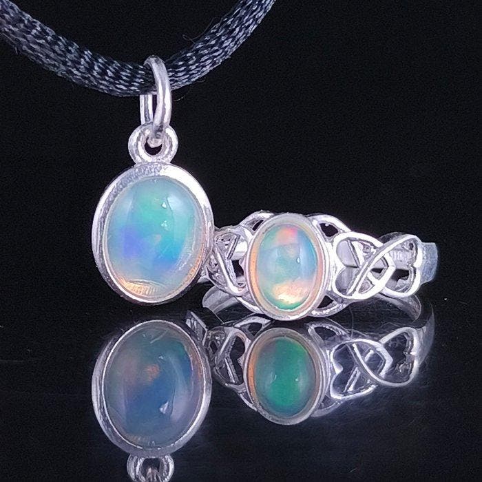 Opaal Sieraden- 3.67 g - (2), Verzamelen, Mineralen en Fossielen