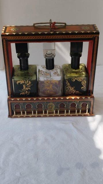 Charles Quint - Armoire à liqueurs - Bannière Arcades -