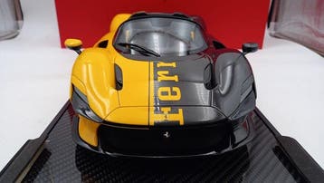 BBR 1:12 - Modelauto - Ferrari SP3 Daytona Carbon Giallo