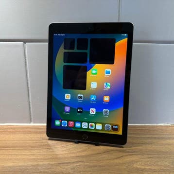 Apple iPad (5th Generation) 128GB Wifi - Mobiele telefoon
