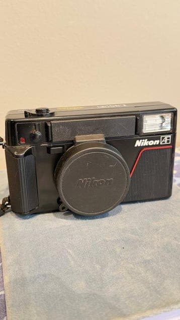 Nikon L35AF + 1 new roll of Kodak Gold 200 film Appareil