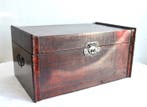 Kist - Hout - Houten kist met houtsnijwerk
