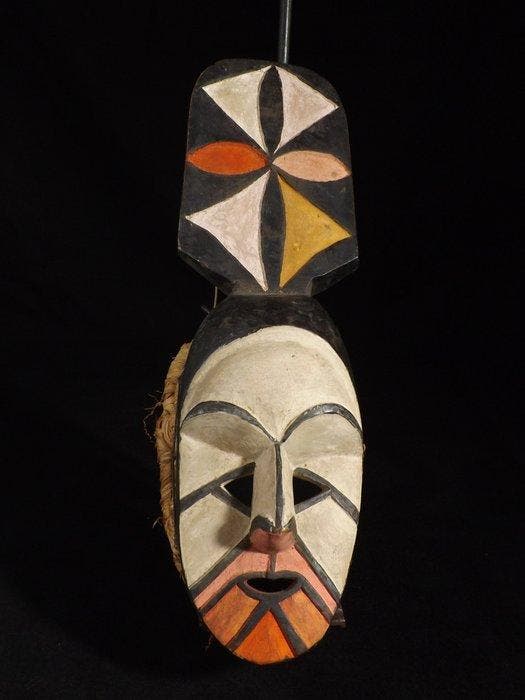 Afrikaanse helmmasker met geometrische kuif – 20e eeuw –, Antiquités & Art, Art | Art non-occidental