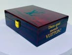 Vanessa Fodera (1981) - DANS QUEL MONDE VUITTON ! Luxury Box