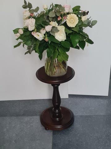 Plantentafel - Elegante donkerhouten plantenstandaard /