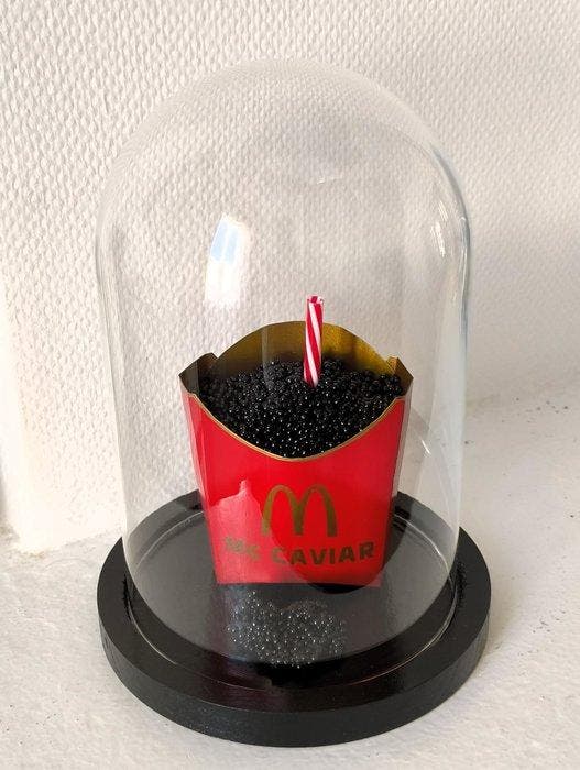 XTC Artist - Mc Caviar Red Gold Red Straw, Antiquités & Art, Art | Objets design