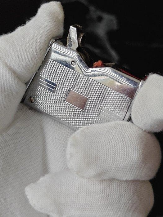Karl Wieden - KW 700 - Aansteker - Chrome/Silver-Tone Finish, Collections, Articles de fumeurs, Briquets & Boîtes d'allumettes