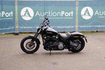 Veiling: Motor Harley-Davidson FXBB STREET BOB Benzine 2018
