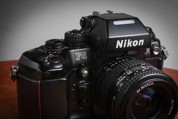 Nikon F4 lens 35-70 mm avec MB-21 et dos dateur MF-23, Nieuw