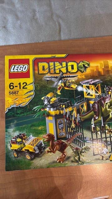 Lego Set - 5887 - Dino 2010 - De VerdedegingsBasis
