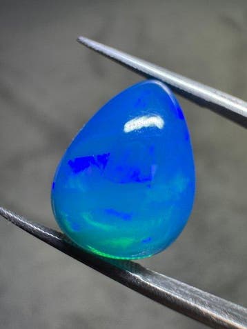 Cabochon van Ethiopische blauwe opaal - 5,34 karaat