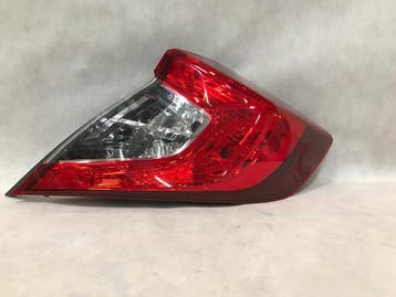 Honda Civic X 17-20 Sedan rechter achterlicht LED Europa, Auto-onderdelen, Verzenden, Gebruikt