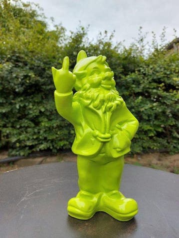Beeld, naughty green gnome with middle finger - 30 m -