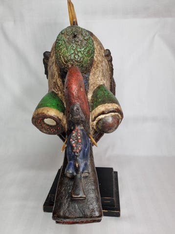 sculptuur, Sculpture polychrome sur socle inspiré des