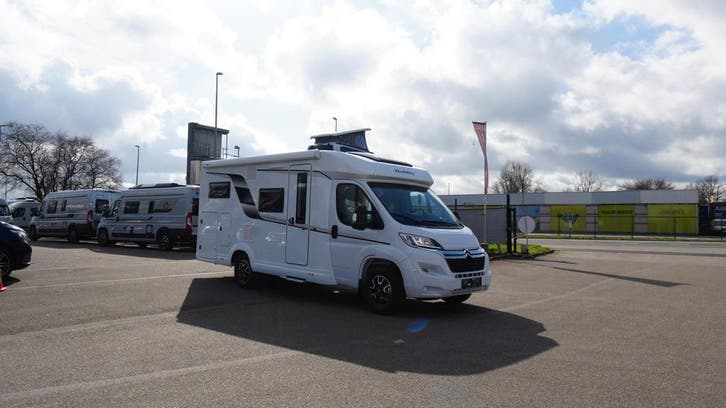 Hobby Optima ONTOUR V65 GE nieuw met daginschrijving 52263, Caravans en Kamperen, Mobilhomes, Cassettetoilet, Handgeschakeld, Treinzit