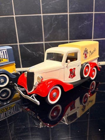 Solido 1:18 - Model vrachtwagen (2) - Ford V8