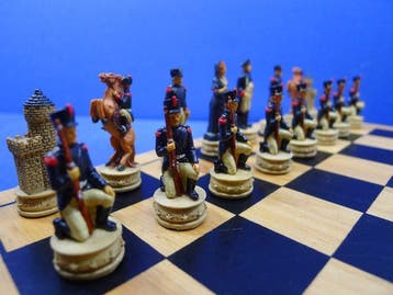 jeu déchecs signé Napoleon plombé feutré Napoleon 52 mm