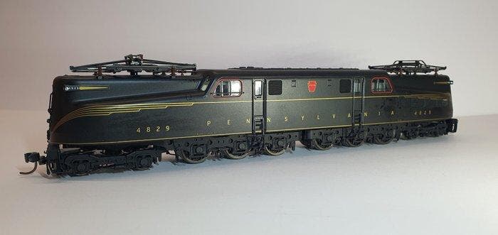 Trix H0 - 22811 - Dieselelektrische locomotief (1) - GG-1 -, Hobby en Vrije tijd, Modeltreinen | H0