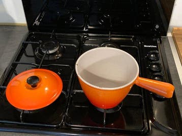 Le Creuset - Braadpan - bron, Emaille