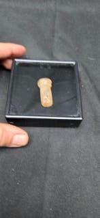 Curiosity cabinet-Ear plug-shaped ornament-translucent rock