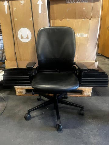 Steelcase Leap V2 Bureaustoel Met Unieke Leren Stoffering, Verzenden, Zwart, Zo goed als nieuw, Bureaustoel