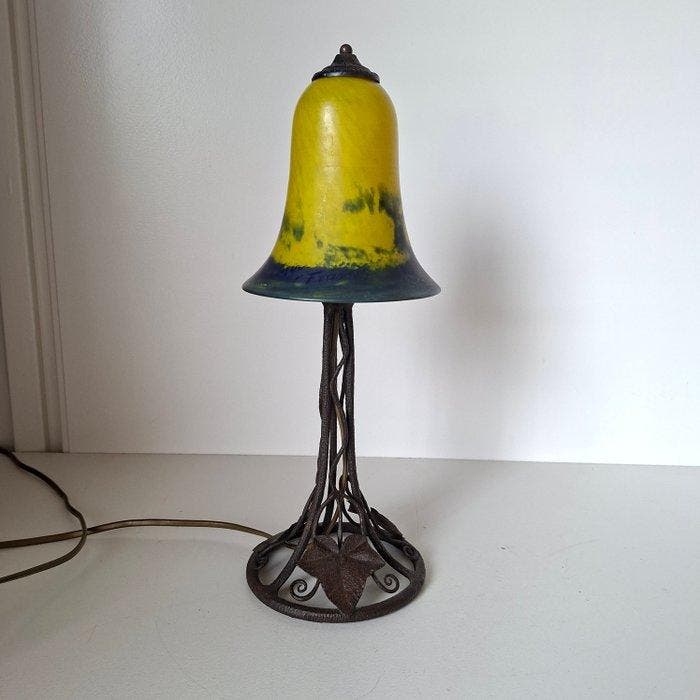 Noverdy France - Lampe de table - fer forgé. pâte de verre, Antiek en Kunst, Kunst | Designobjecten
