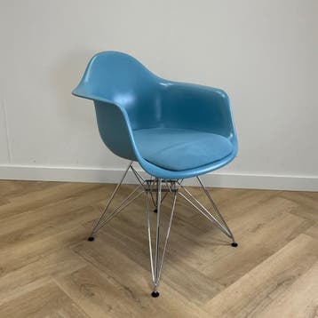 Vitra  Eames DAR design kuipstoel, licht blauw - chroom, Maison & Meubles