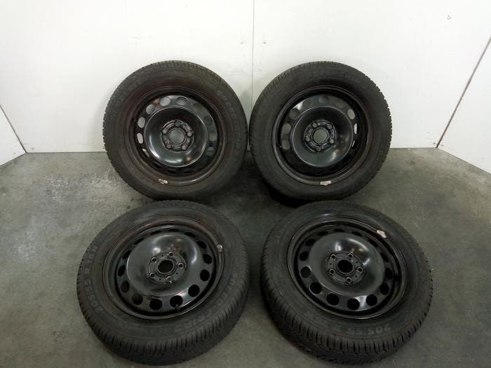 Velgen set + winterbanden Seat Leon O170411, Auto-onderdelen, Ophanging en Onderstel