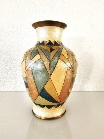 Vase - Motif Art déco émaillé - Laiton