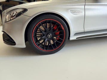 GT Spirit 1:18 - Modelauto - Mercedes C 63 S AMG