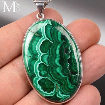 Pendentif en argent sterling avec une malachite unique -