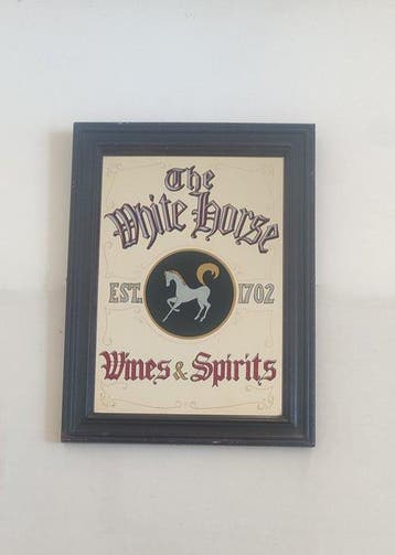 The White Horse - Spiegel - Glas - Wines & Spirits