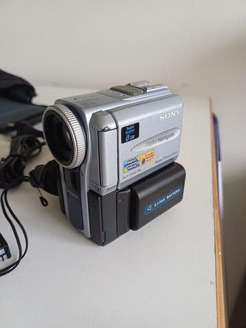 Sony DCR-PC6E Mini DV-DV camera
