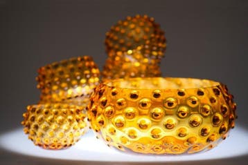 Eetservies - Glas - Set van zeven kopjes van Boheems, Antiek en Kunst
