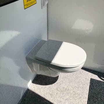 Te koop uit voorraad leverbaar de beste mobiele badkamers