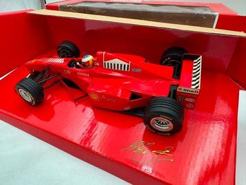 Minichamps 1:18 - Modelauto - Ferrari F310B M. Schumacher, Nieuw