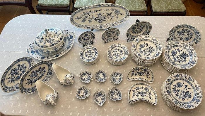 Meissen - Eetservies voor 12 (83) - Blue Onion, Antiek en Kunst, Antiek | Meubels | Tafels