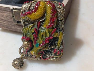 Zippo - Ornamental Dragon High Relief – 2026 – Caixa de