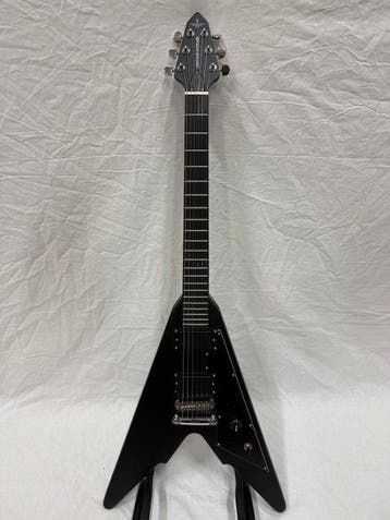 Lintage Guitars - FV-530-BK Flying V (Actieve Pick-ups) - -, Nieuw