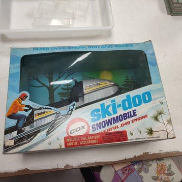 Cox - Véhicule-jouet - Ski-doo Snowmobile - .049 gas-powered, Antiquités & Art