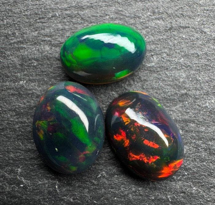 6,70ct Opaal Cabochons- 1.34 g - (3), Verzamelen, Mineralen en Fossielen