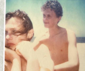 Stefanie Schneider - Floaties I (Beachshoot)