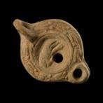 Oud-Romeins Imperial terracotta olielamp met rustende hond
