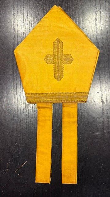Episcopaalse mijter met kruis en gouden galon - Zijde,, Antiek en Kunst