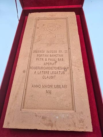 Steen van de Heilige Poort van de Basiliek van Sint-Paulus