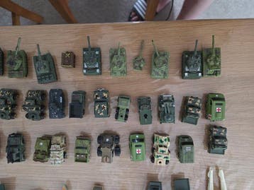 diecast - Speelgoed 88 rare small tanks, jeeps, helicopters