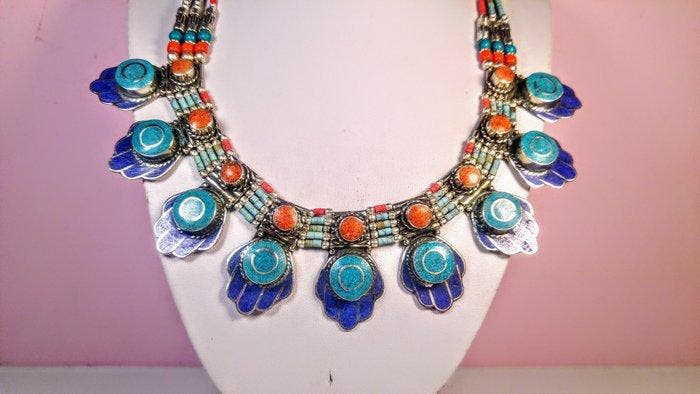 Collier berbère vintage - lapis-lazuli + turquoise + corail, Antiek en Kunst, Curiosa en Brocante